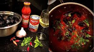 Mutti Passata Gastronomia Baby Plum Tomatoes Pack of 6x400g